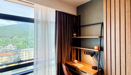Suite, City View