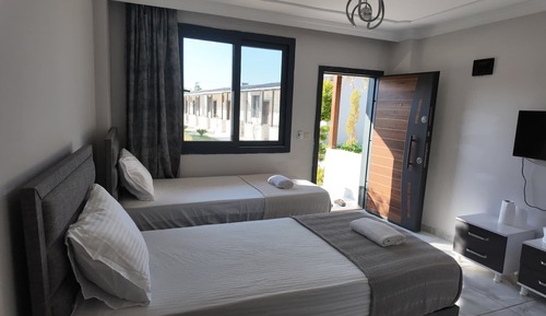 Classic Suite, Pool View