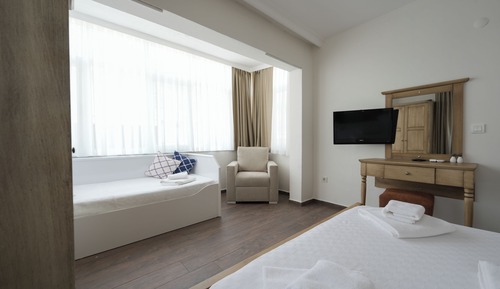 Superior Triple Room, Garden View