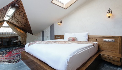 Deluxe Loft Room