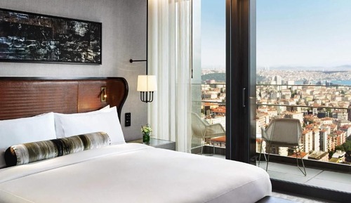 2 BEDROOM SUITE Bosphorus View 1 King and 2 Queen, Lounge Access