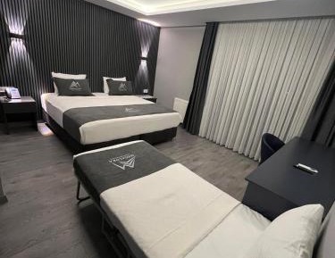 Deluxe Double Room (2 Adults + 1 Child)