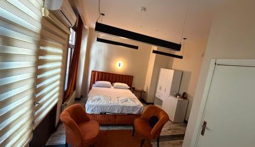 One-Bedroom Apartment with Balcony