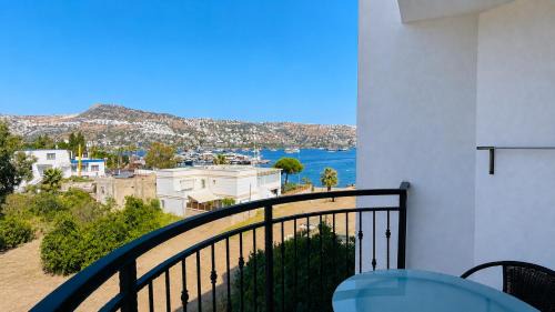  Standard Double or Twin Room with Partial Sea View