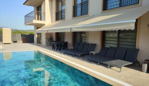 Villa with Garden View
