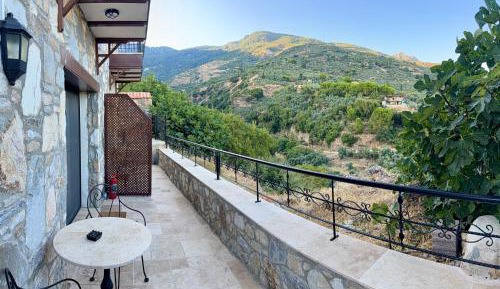 Triple Room with Mountain View