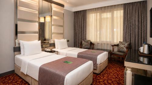 Trendy Room with 2 Single Beds