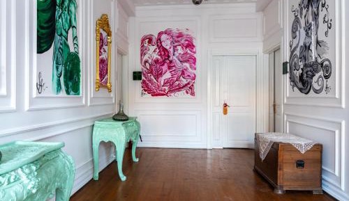 Deluxe Queen Suite