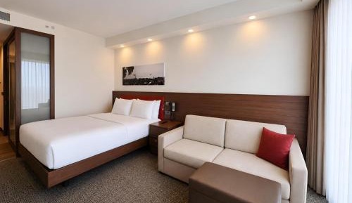 Queen Room with Sofa & Fridge - Non Smoking
