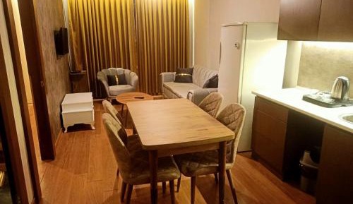 Deluxe One-Bedroom Apartment