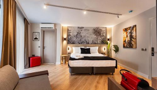 Suite with Garden View