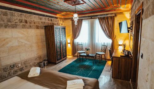 Deluxe King Suite