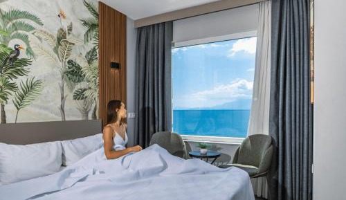 Double Room with Balcony and Sea View