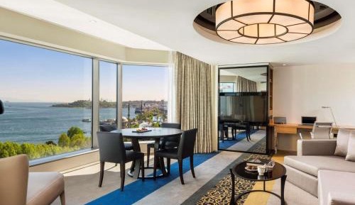 Deluxe Suite with Bosphorus View
