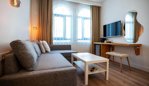 Deluxe King Suite