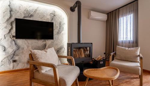 Deluxe Suite with Spa Bath