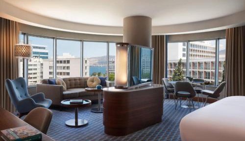Executive Suite with Partial Sea View and Spa Bath Club Lounge Access 