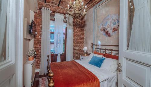 Two-Bedroom Deluxe Apartment with Balcony