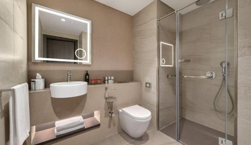 1 King Bed, Suite