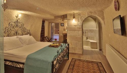 Deluxe King Suite