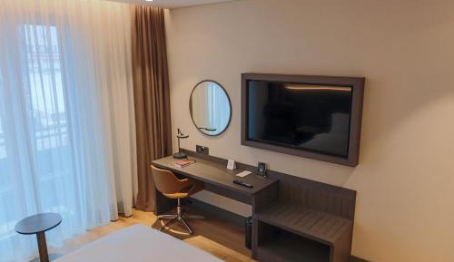 1 King Bed, Accessible Room