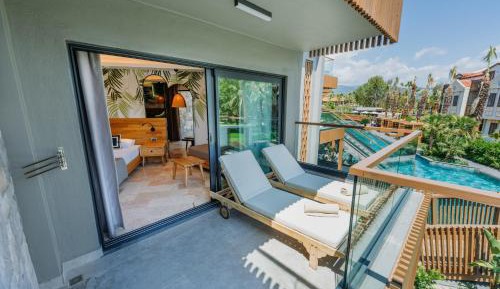 Lagoon Swim-Up Room - Pool Access