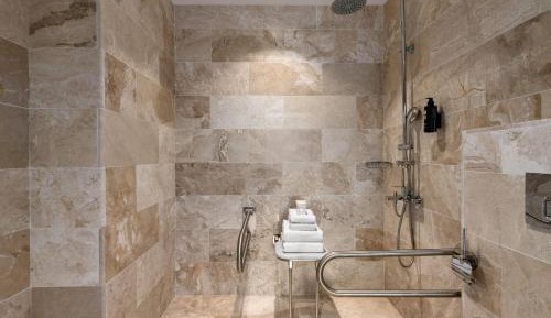 King Room with Roll-in Shower - Mobility Access/Non-Smoking