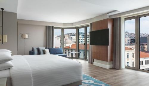 Family King Room with Sofa Bed, Partial Sea View and Corner Room