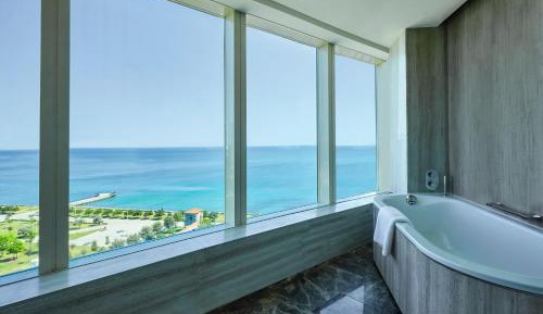 Deluxe King Room with Sea View