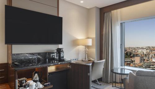Deluxe King Room with Park View