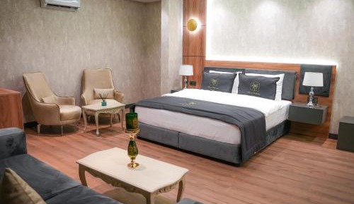 Deluxe Suite with Spa Bath