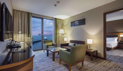 One-Bedroom King Suite with Sea View