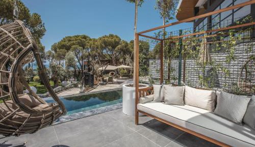 Double or Twin Room with Swimming Pool Access