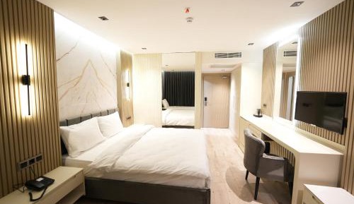 Large Double or Twin Room