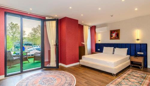 Queen Room with Balcony