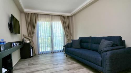 Standard Triple Room with Sea View