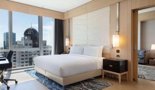 Prestige One Bedroom Suite with City View &amp; Kitchenette