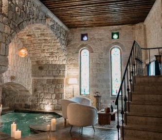 Imperial Pool Suite