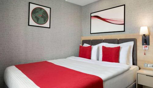 Standard Poolside Room with French Bed and Balcony