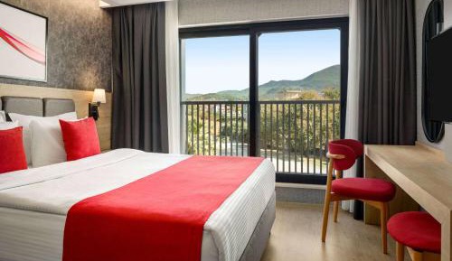 Standard Room with Balcony and Land Side