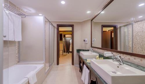 1 King Bed Junior Suite Side Sea View