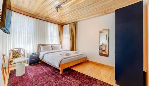 Deluxe Queen Room