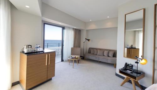Corner Suite with City View
