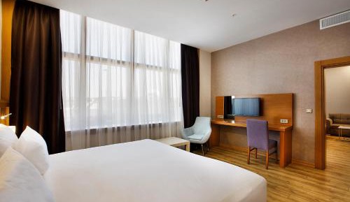 One-Bedroom King Suite