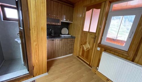One-Bedroom Apartment with Lake View