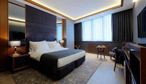 Superior Room with Square View