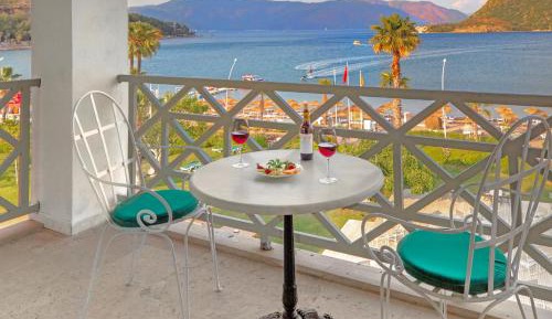 Deluxe Suite with Sea View - Exclusive Services