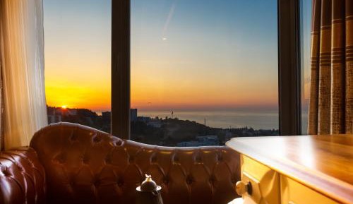 Deluxe King Suite