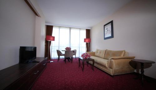 Deluxe Suite with Spa Bath