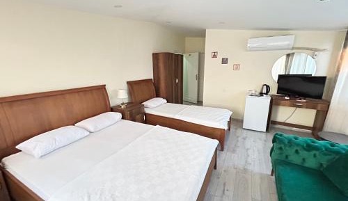 Deluxe Family Room